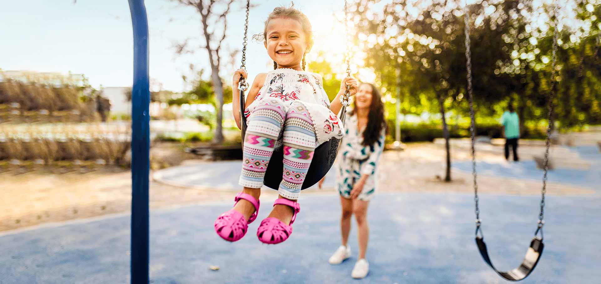 Confía en Banana Boat y su línea de productos pensada para preservar tus momentos de diversión al aire libre en familia, como esos días en el parque de juegos.